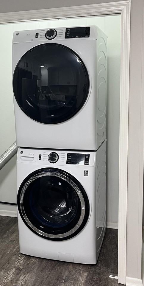 Greenway Ct - Photo 2 of 12