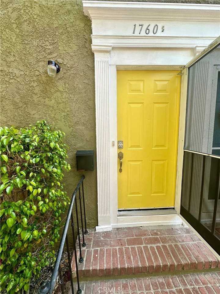 1760 N Las Palmas Ave - Photo 2 of 11