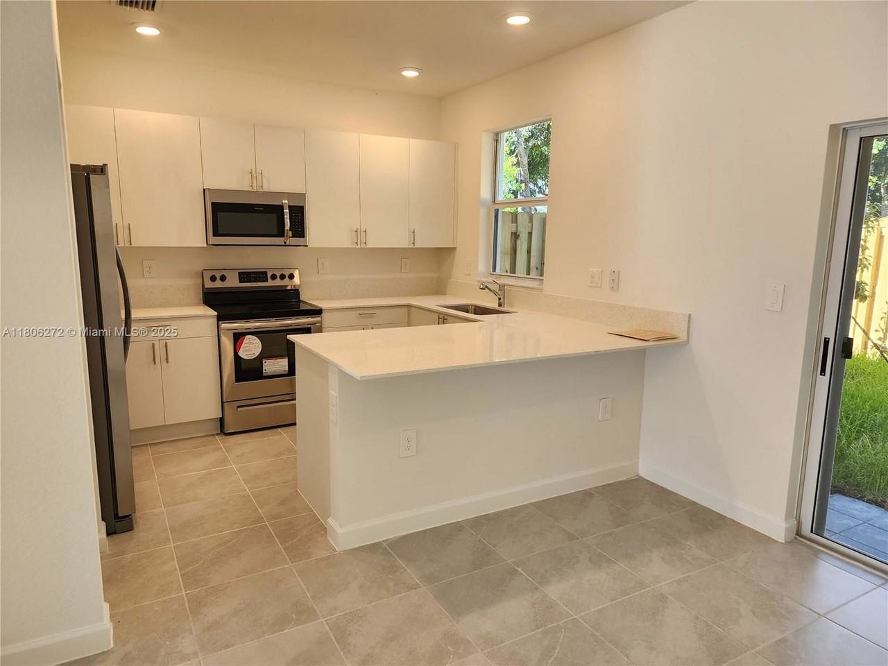 2645 Southeast 17th Street - Photo 2 of 7