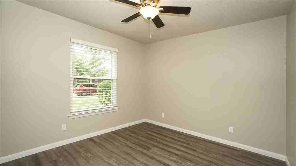 1622 Crest Park Dr - Photo 4 of 28