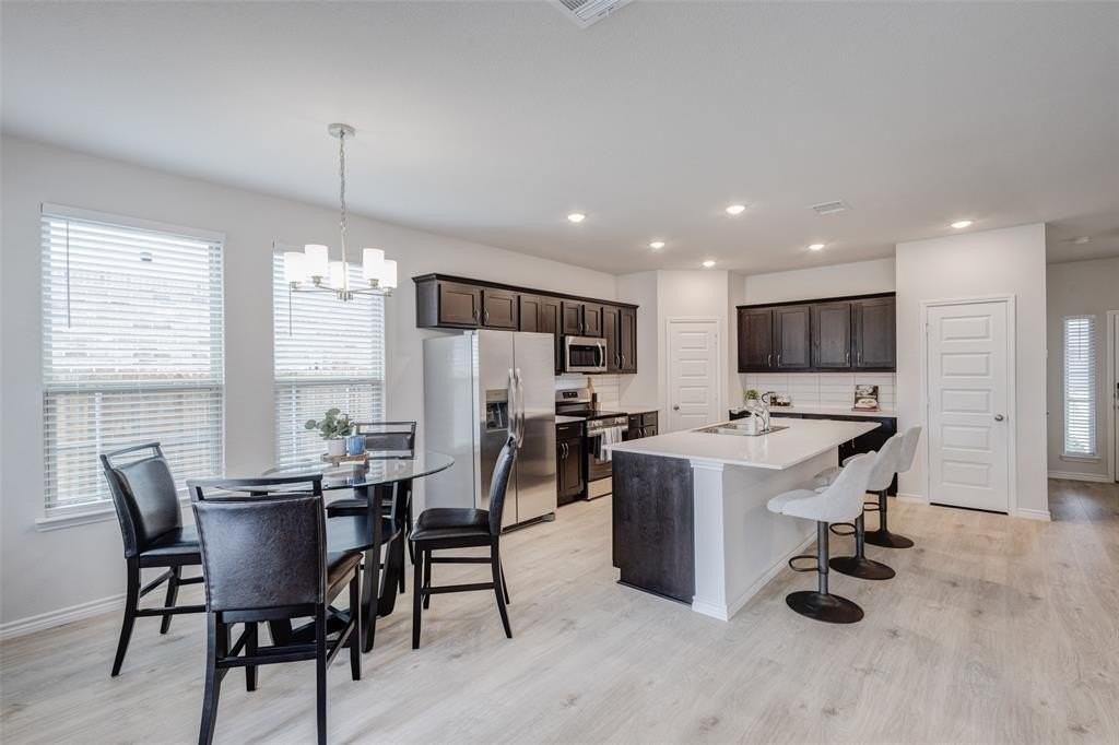 404 Wrangler Ln - Photo 4 of 36