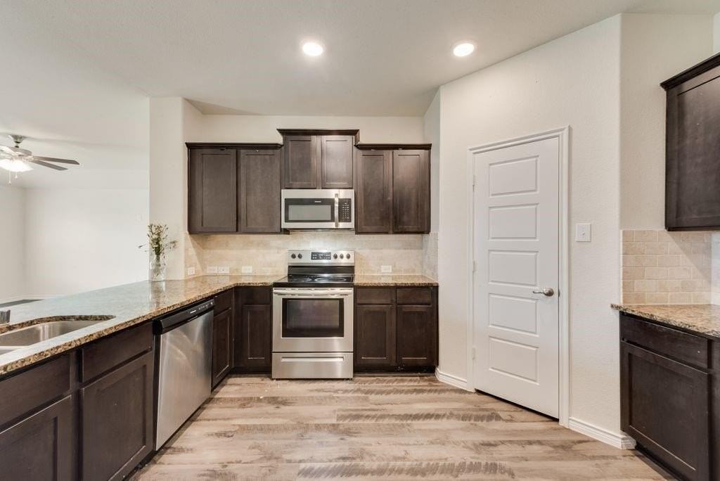 112 Lazy Berry Way - Photo 4 of 16