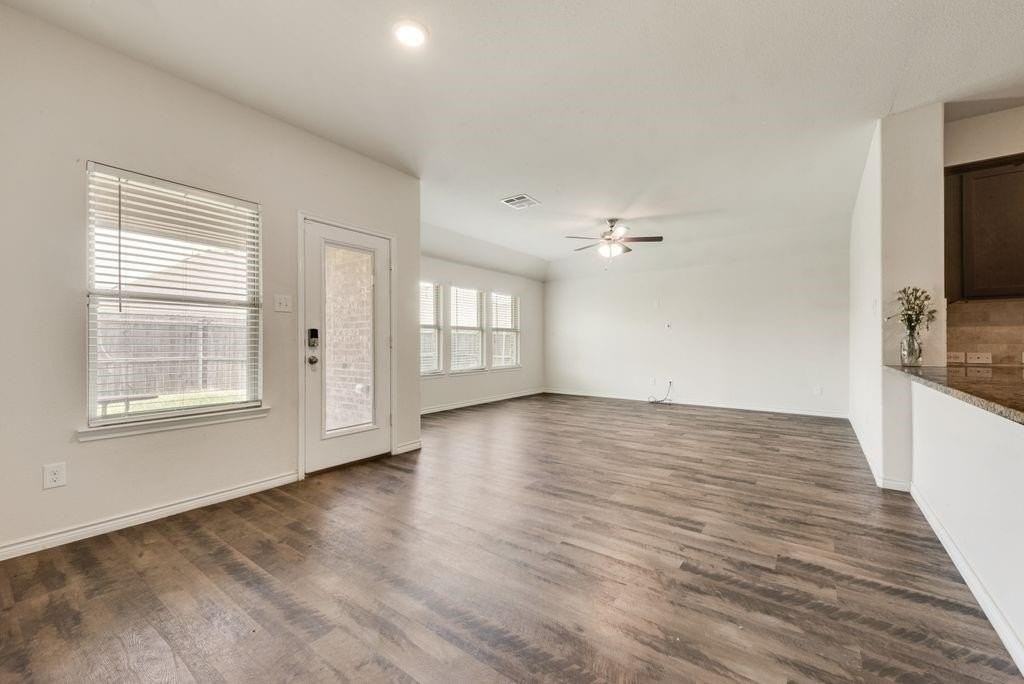 112 Lazy Berry Way - Photo 6 of 16