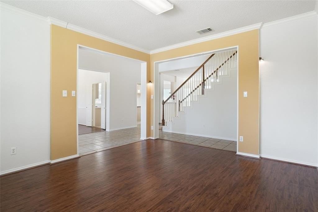 7104 Chandler Dr - Photo 4 of 28