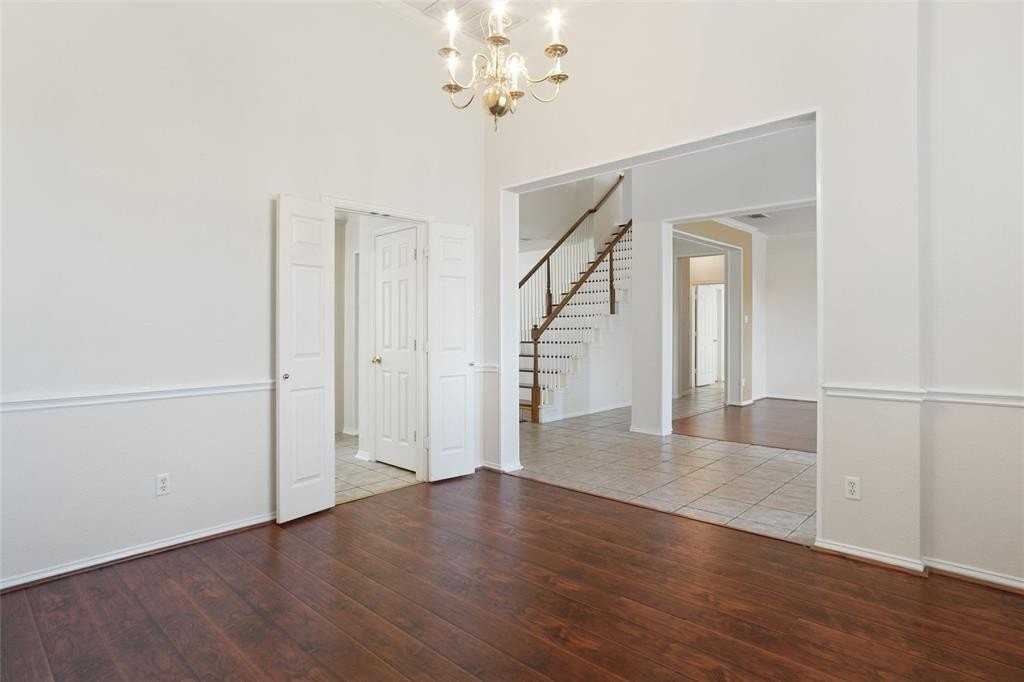 7104 Chandler Dr - Photo 6 of 28