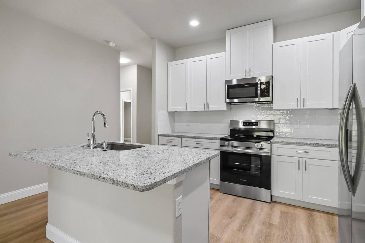 32 Louisville Dr - Photo 7 of 38