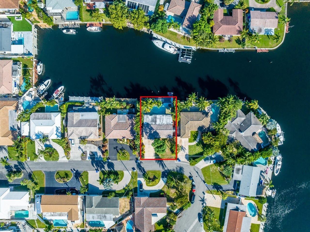 1841 Se 6th St - Photo 4 of 43