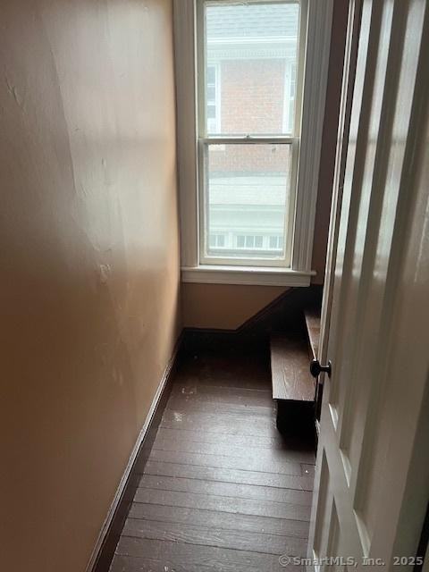 510 Prospect St 2nd Fl - Photo 2 of 21