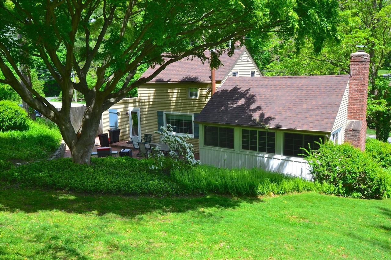 327 W Neck Rd - Photo 5 of 18