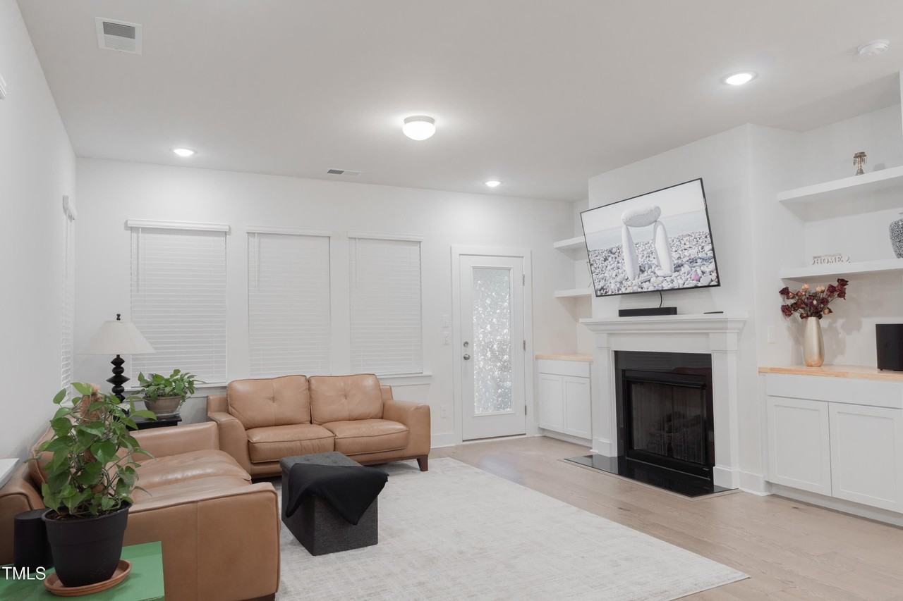 2089 Florine Dr - Photo 5 of 50