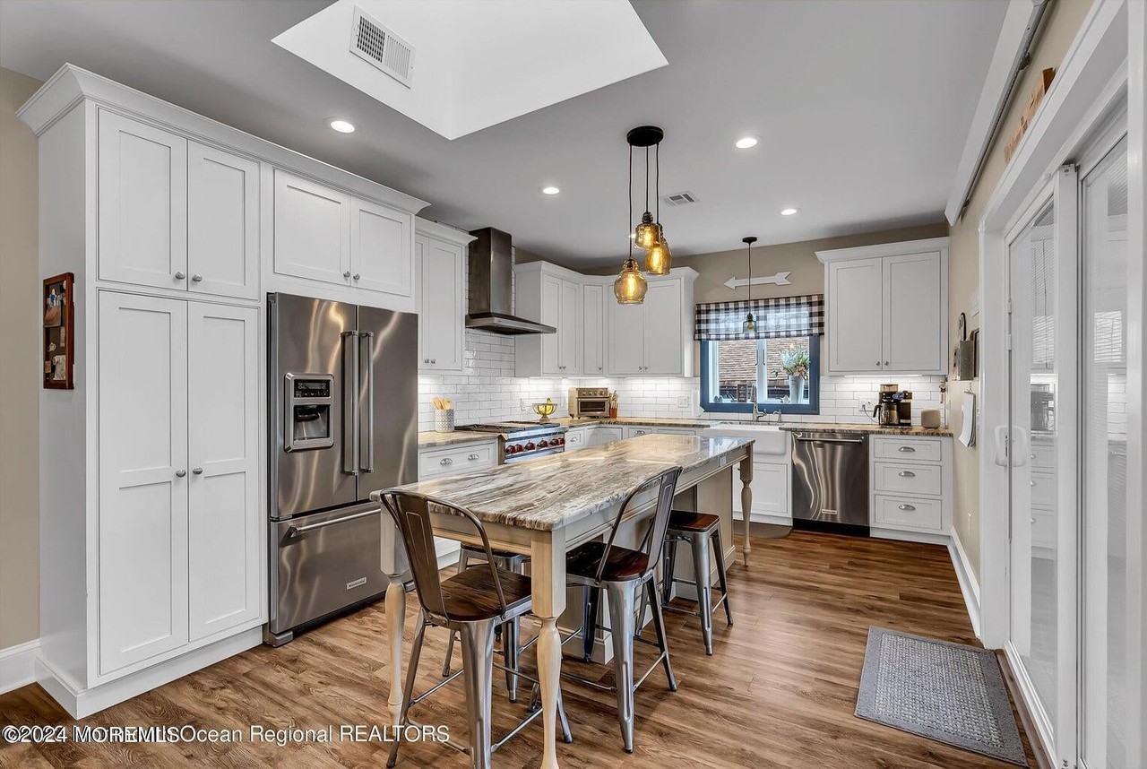 515 Monmouth Rd - Photo 2 of 35