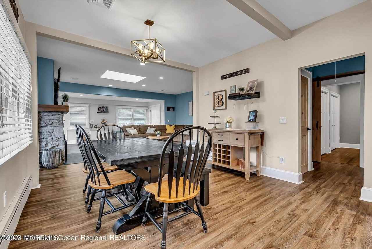 515 Monmouth Rd - Photo 5 of 35