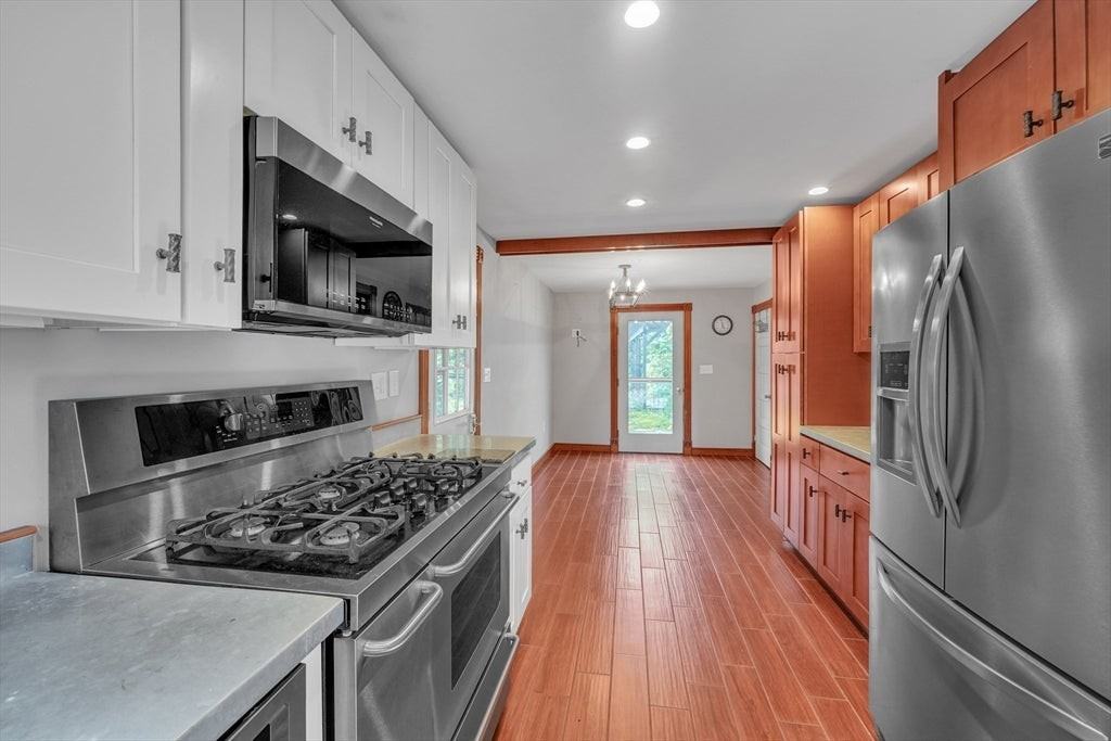 211 Mendon St - Photo 4 of 17