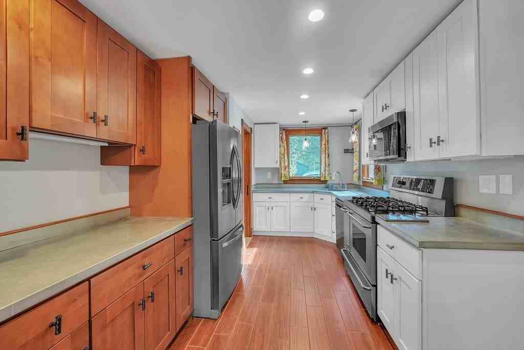 211 Mendon St - Photo 5 of 17