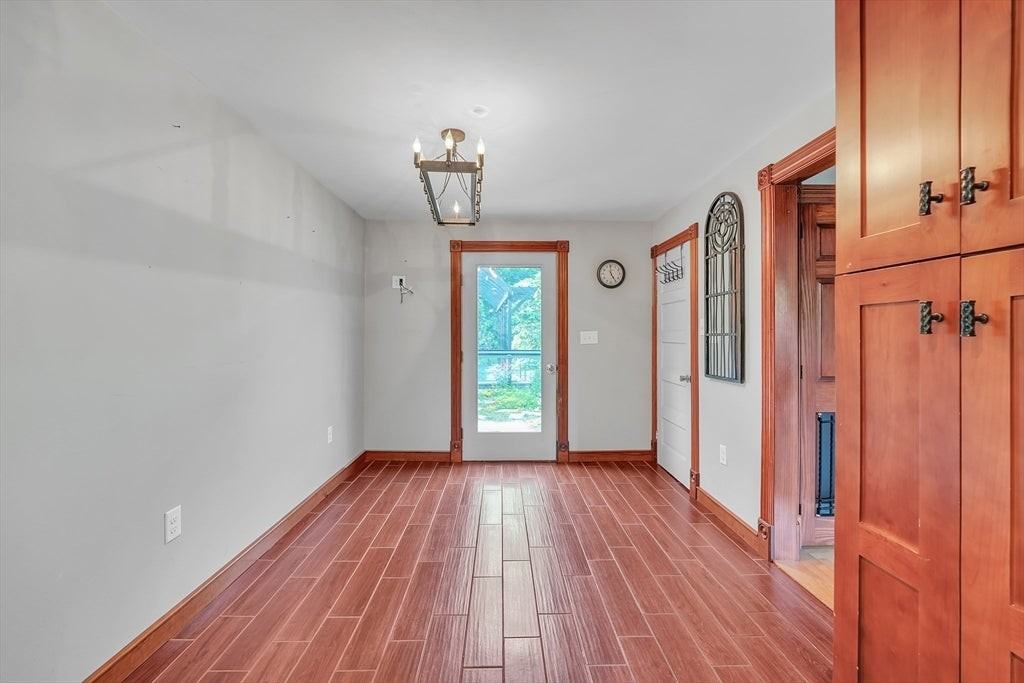 211 Mendon St - Photo 6 of 17