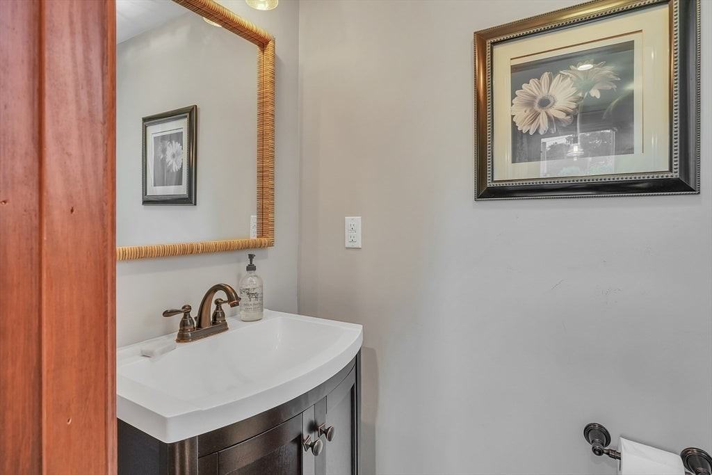 211 Mendon St - Photo 7 of 17