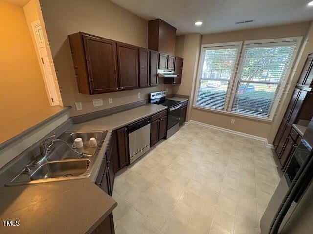 1011 Freeport Dr - Photo 4 of 12