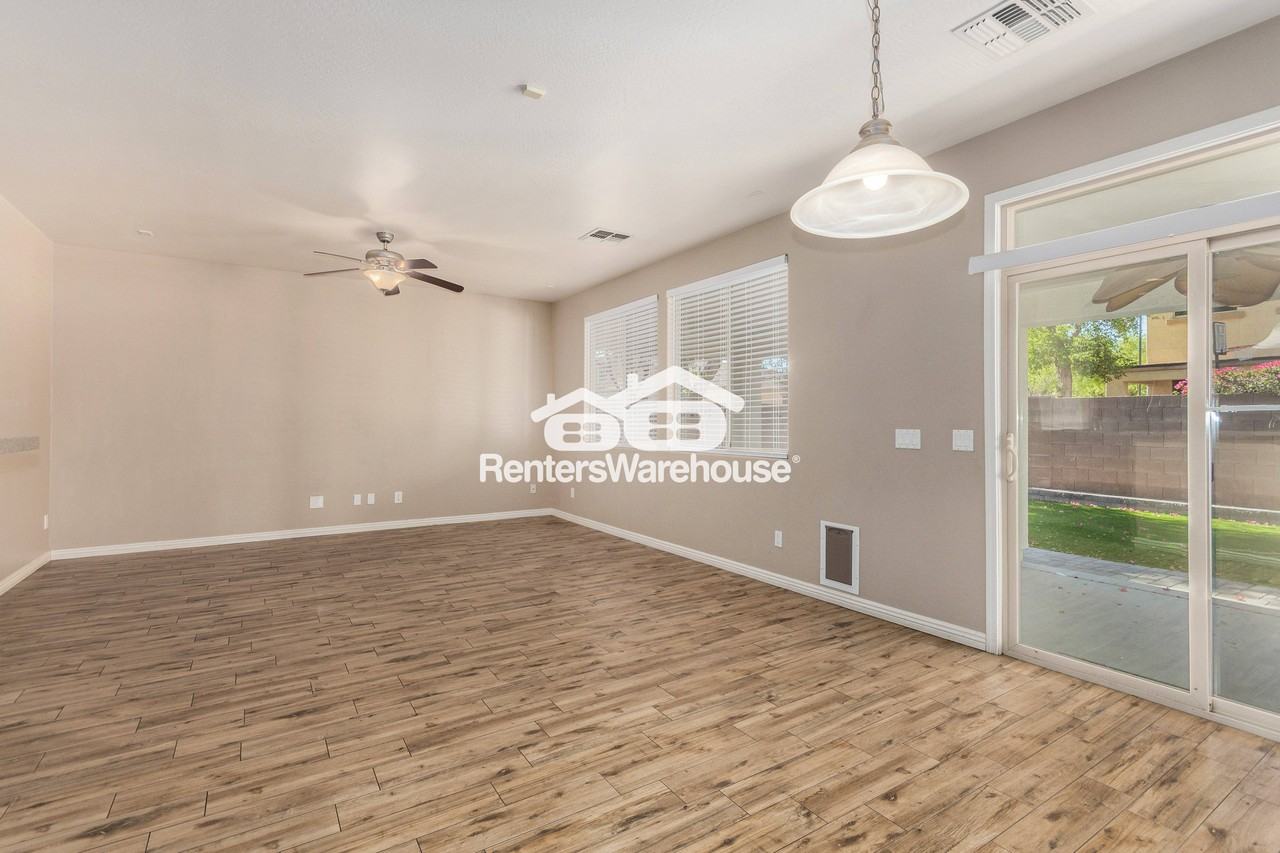 17392 W Morning Glory St - Photo 3 of 24