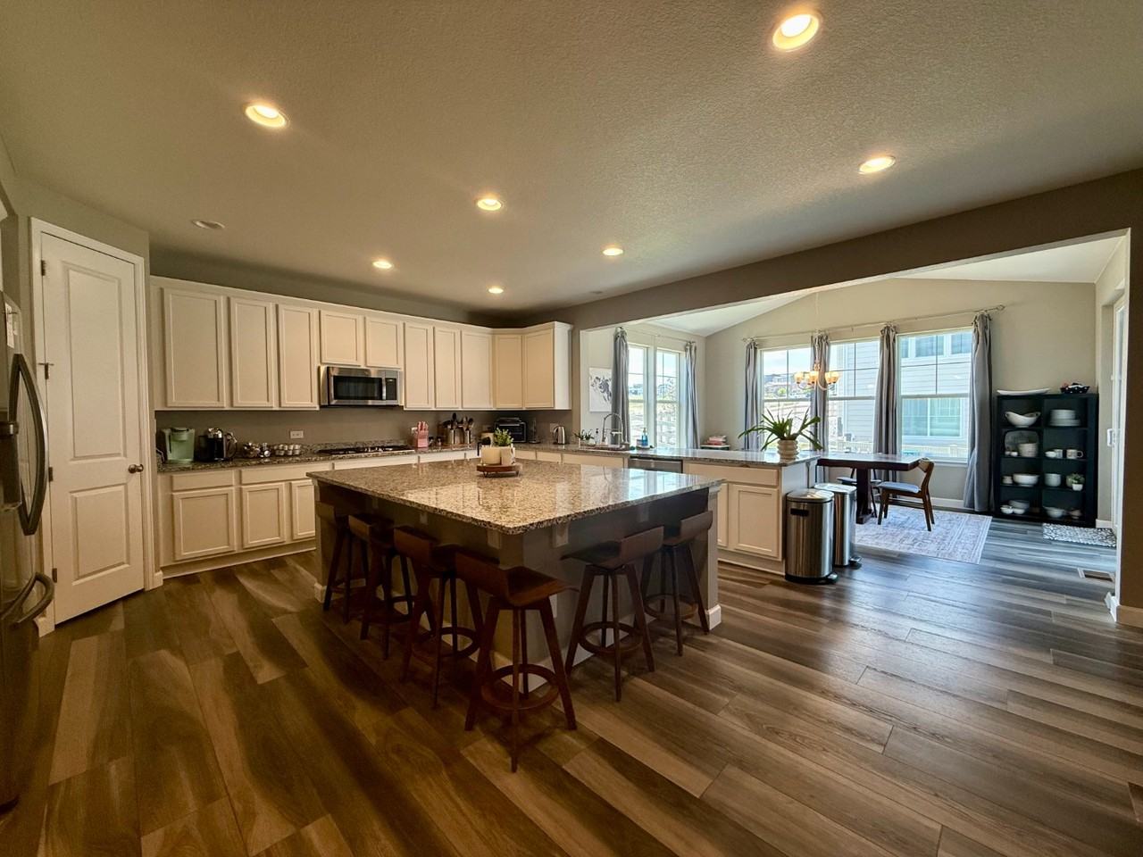 5225 Ditmars Ln - Photo 7 of 30