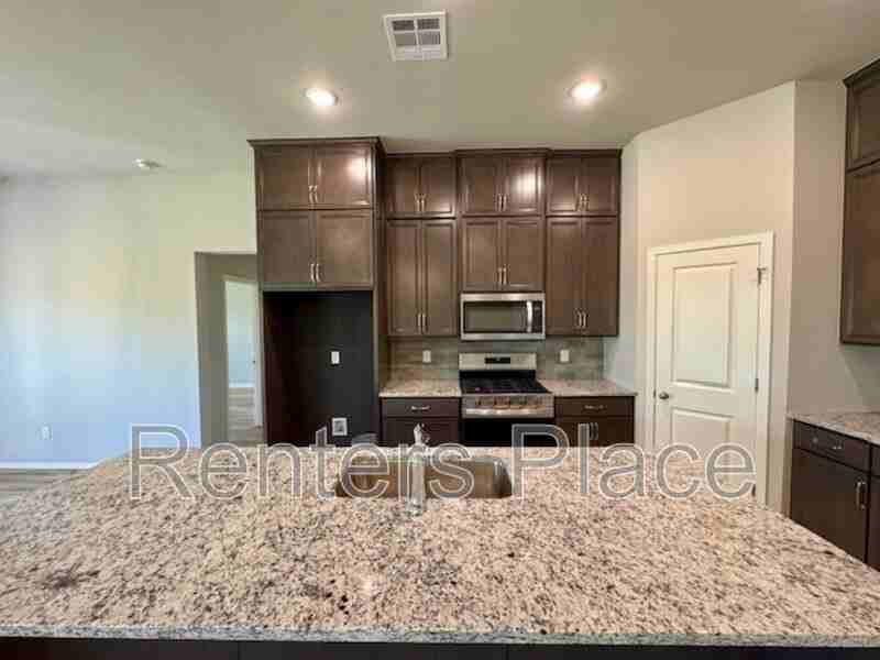 12316 S Maplewood Ave - Photo 3 of 31