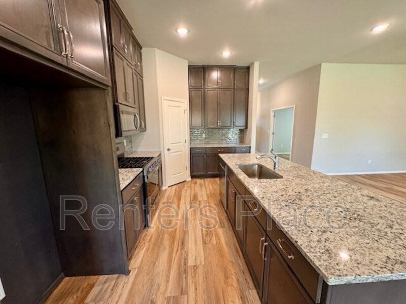 12316 S Maplewood Ave - Photo 4 of 31