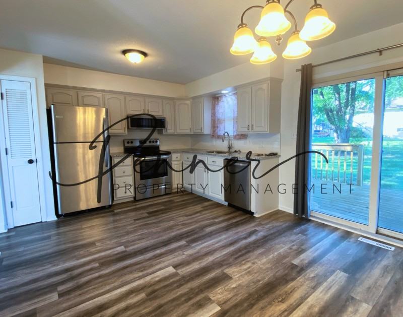 1415 N Cloverdale Ct - Photo 3 of 14