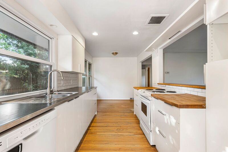 5546 Se Holgate Blvd - Photo 2 of 23