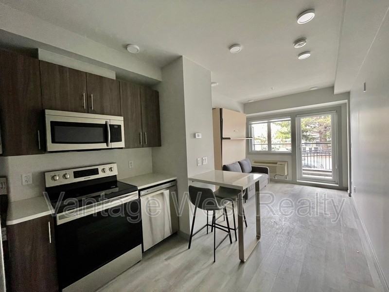 102 Dougall Rd N - Photo 4 of 15