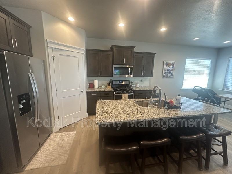 192 S Derrah Dr - Photo 6 of 31