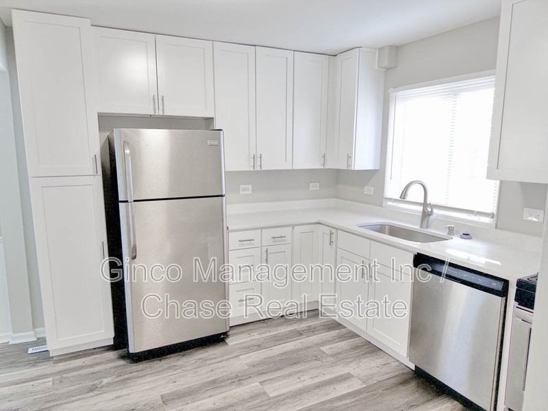 1816 Kelly Ave - Photo 3 of 10