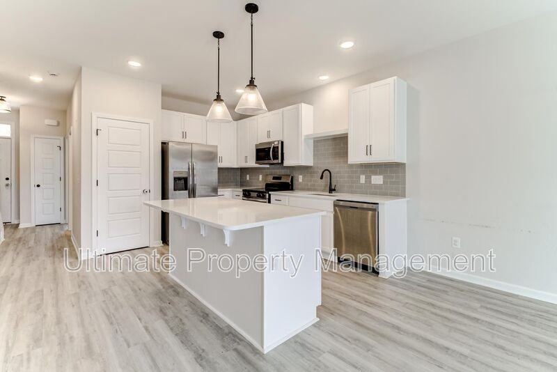 8312 Paramount Pt - Photo 2 of 20