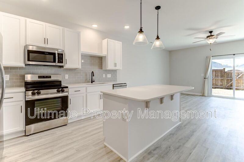 8312 Paramount Pt - Photo 3 of 20