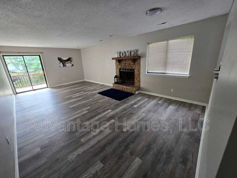 1315 E 123rd Ter - Photo 3 of 24