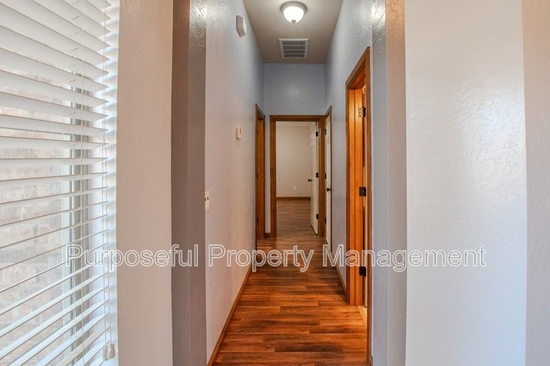 8833 Nw 114th Cir - Photo 6 of 40