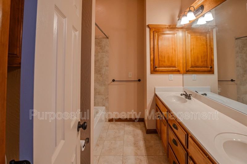 8833 Nw 114th Cir - Photo 7 of 40