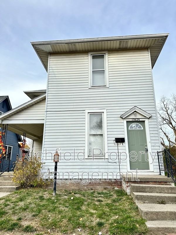 1562 Clinton St - Photo 2 of 11