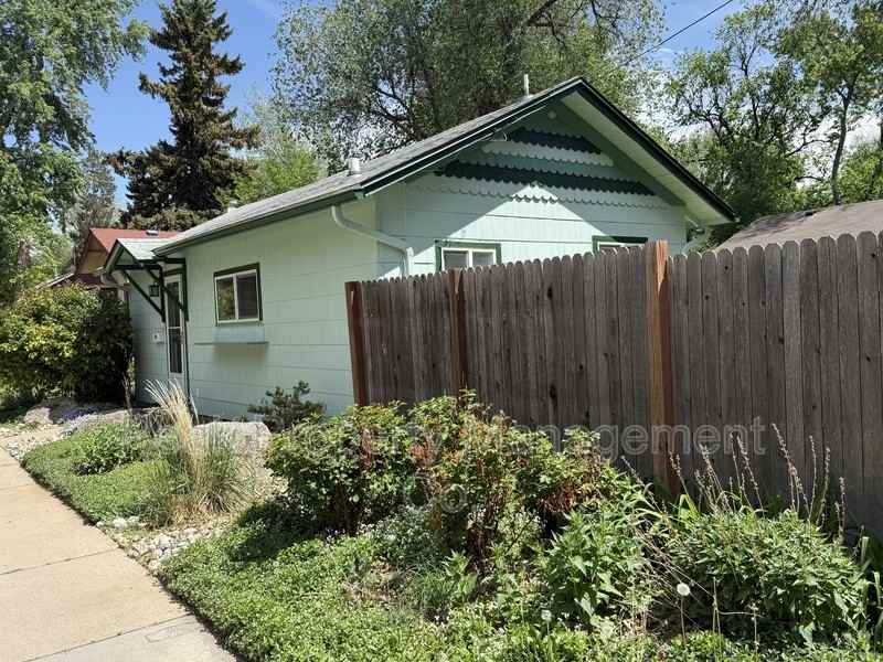 519 E Plum St - Photo 3 of 23