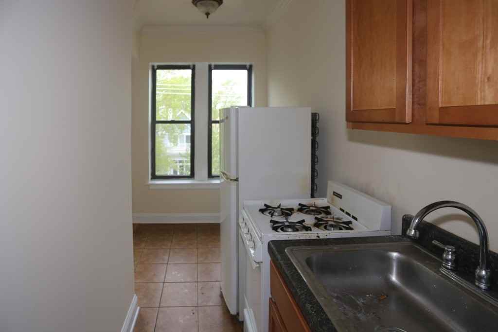 4614 N Paulina St #407 - Photo 5 of 15