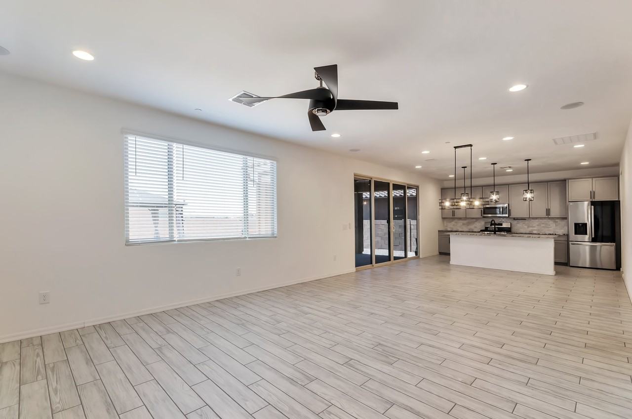 10150 S Rolling Water Dr - Photo 3 of 25