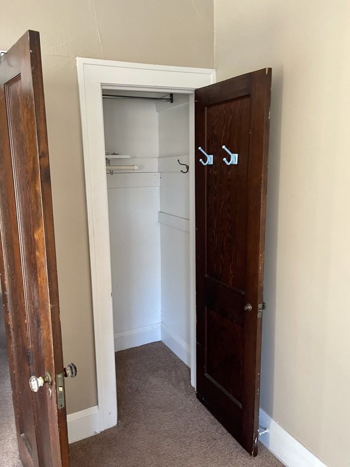 1497 Maple Rd - Photo 3 of 8