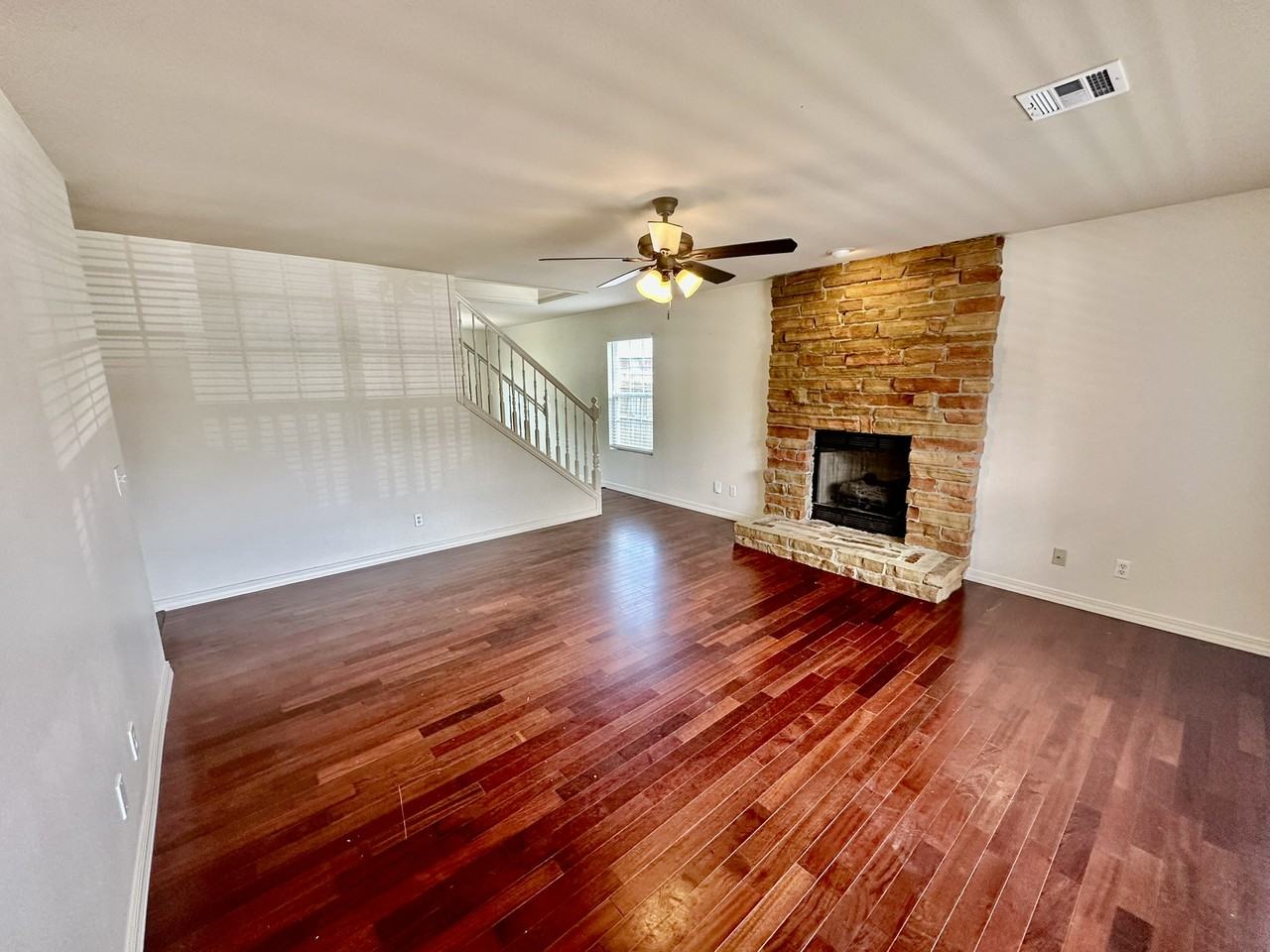 5217 S 62nd St - Photo 2 of 28