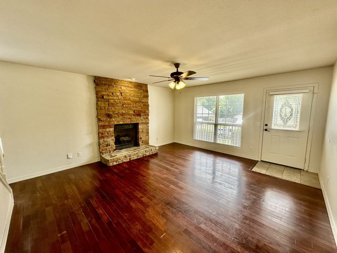 5217 S 62nd St - Photo 3 of 28