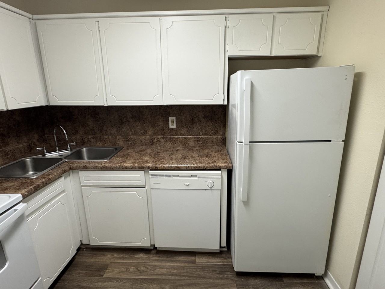 2506 Stadium Dr - Photo 3 of 12