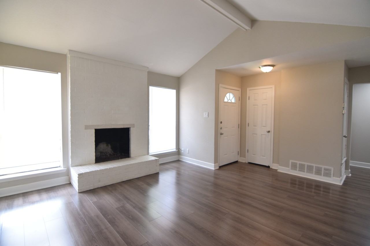 2305 Bunker Hill Dr - Photo 6 of 17