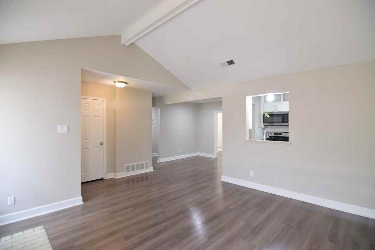 2305 Bunker Hill Dr - Photo 7 of 17