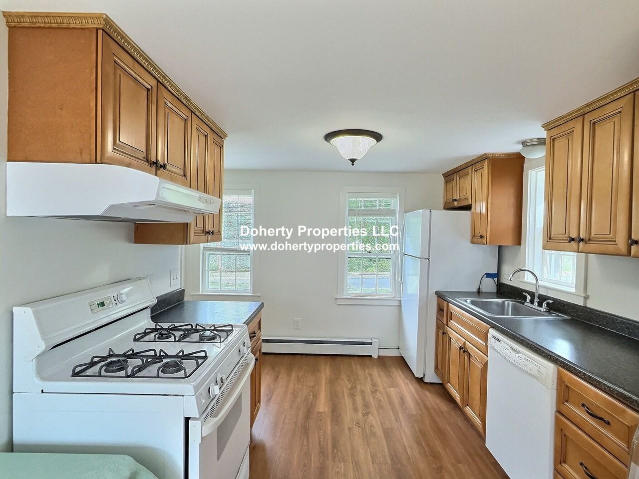 362 Main St - Photo 3 of 11