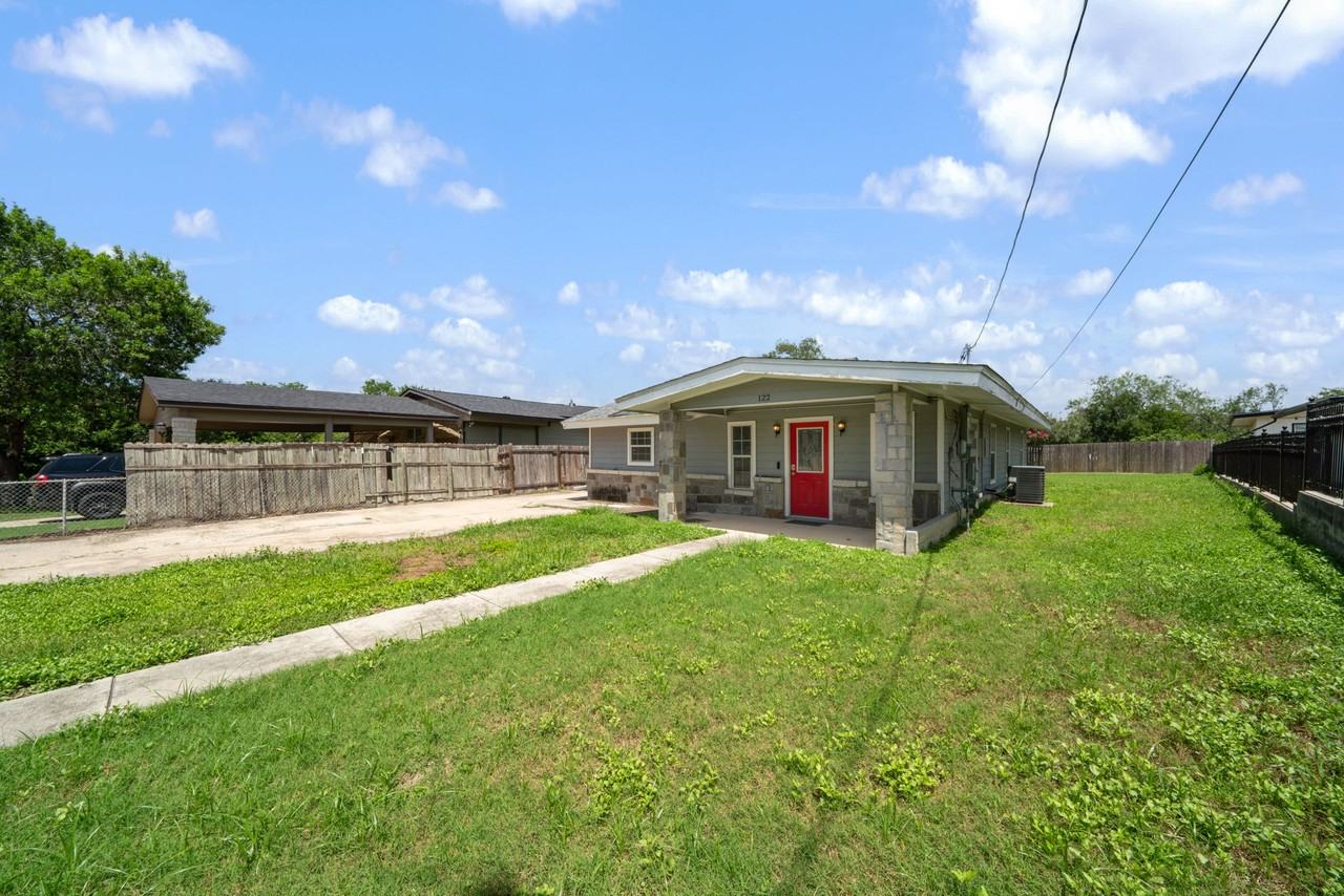 122 Colleen Dr - Photo 3 of 30