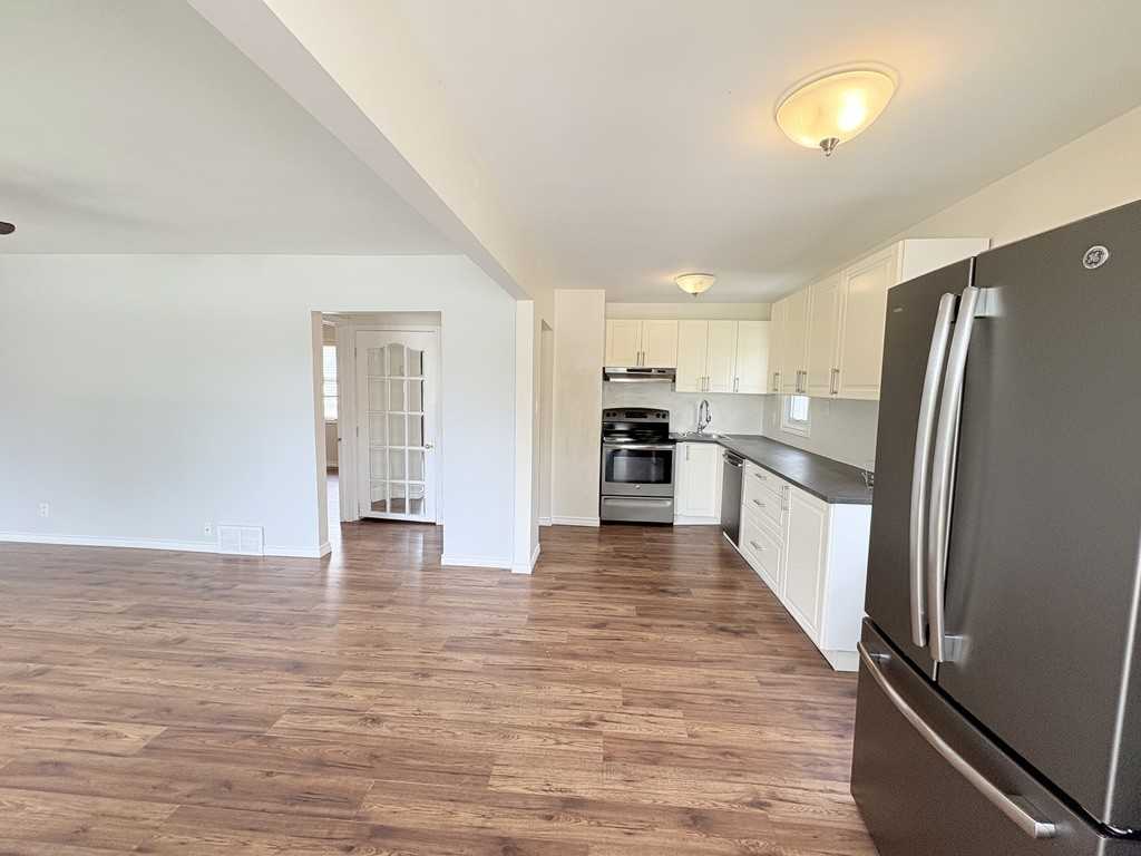 1673 Francois Rd - Photo 3 of 35