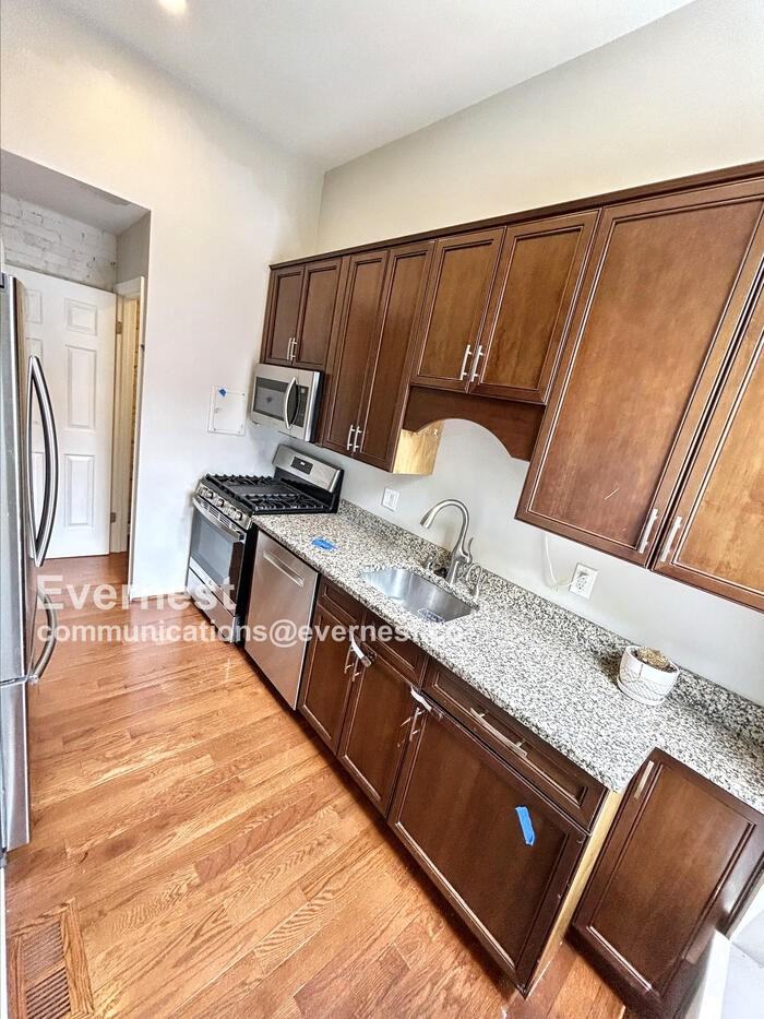 1806 Rutger St - Photo 3 of 18