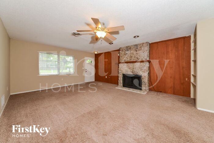 1075 Queen Rd - Photo 2 of 15